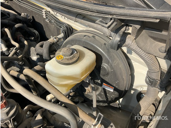 SUV 2018 Toyota Prado TX 150L 4x4 SUV: photos 4 SUV 2018 Toyota Prado TX 150L 4x4 SUV: photos 4