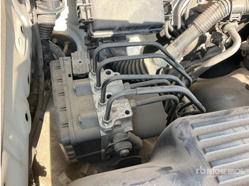 SUV 2018 Toyota Prado TX 150L 4x4 SUV: photos 4 SUV 2018 Toyota Prado TX 150L 4x4 SUV: photos 4