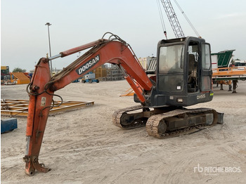 Mini pelle DOOSAN DH55