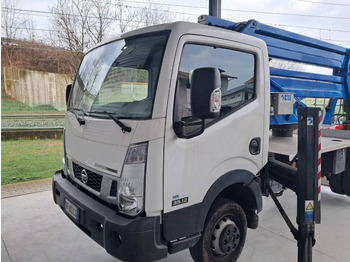 Camion avec nacelle