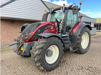 Tracteur agricole VALTRA T174