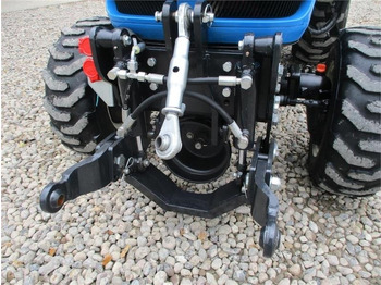 Crédit-bail LS J27 HST Med kabine, frontlift og frontPTO  LS J27 HST Med kabine, frontlift og frontPTO: photos 4