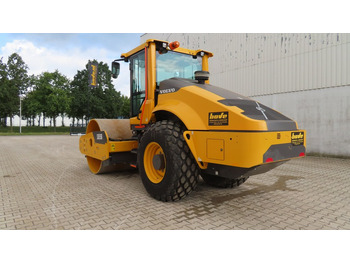 Compacteur à pieds de mouton/ Monocylindre Volvo SD 135 B: photos 4