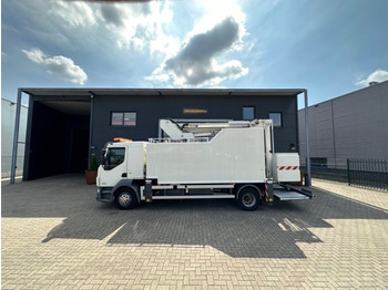 Camion avec nacelle