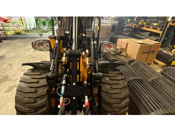 Mini pelle JCB 403 agri smart power: photos 2 Mini pelle JCB 403 agri smart power: photos 2