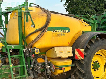 Pulvérisateur traîné JOHN DEERE