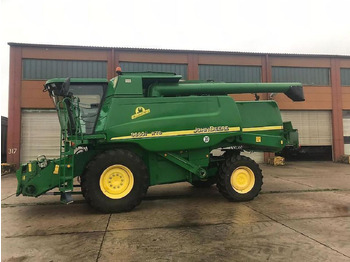 Moissonneuse-batteuse JOHN DEERE