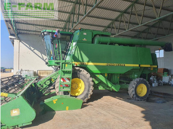 Moissonneuse-batteuse JOHN DEERE