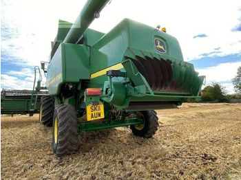 Moissonneuse-batteuse JOHN DEERE T670