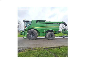 Moissonneuse-batteuse JOHN DEERE S790