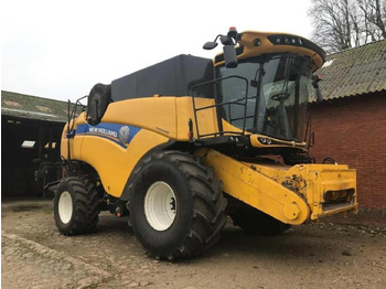 Moissonneuse-batteuse NEW HOLLAND CX series