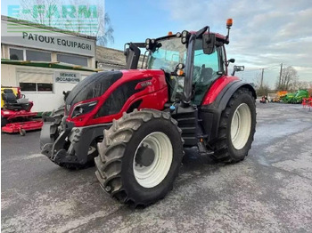 Tracteur agricole VALTRA T214
