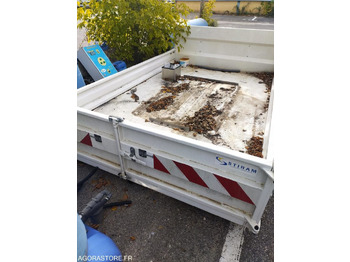 Véhicule utilitaire benne