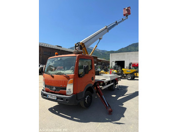 Camion avec nacelle