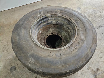 Pneu pour Camion Firestone 16.9-30: photos 5 Pneu pour Camion Firestone 16.9-30: photos 5