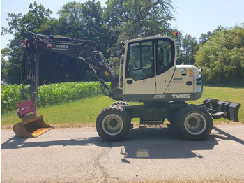 Pelle sur pneus TEREX
