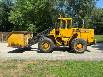 Chargeuse sur pneus VOLVO 4300