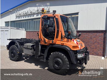 Camion MERCEDES-BENZ