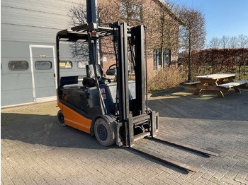 Chariot élévateur STILL R60