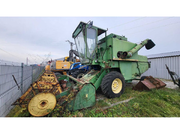 Moissonneuse-batteuse JOHN DEERE