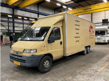 Véhicule utilitaire PEUGEOT