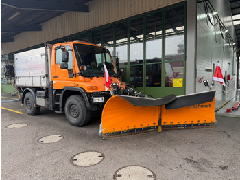 Véhicule de voirie/ Spécial UNIMOG U300