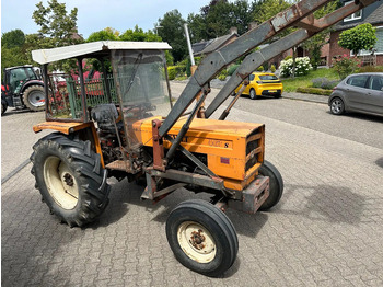Tracteur agricole RENAULT