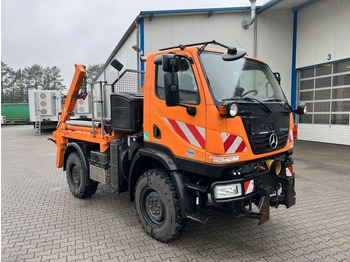 Camion multibenne UNIMOG U20