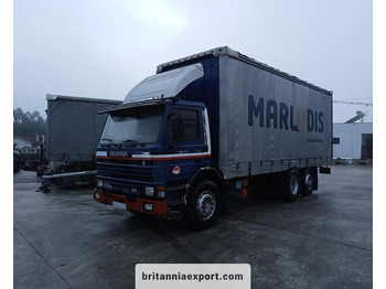 Camion à rideaux coulissants SCANIA P93