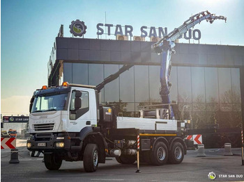 Camion grue IVECO Trakker