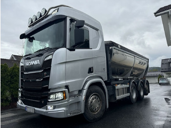 Travaux routiers SCANIA R 650