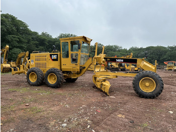 Niveleuse CATERPILLAR 140H