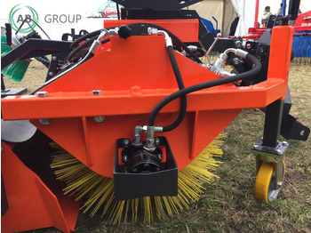 Brosse pour Véhicule de voirie/ Spécial Metal-Technik TOP MT tractor road sweeper 2 m: photos 5