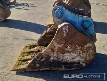Godet 32" Digging Bucket 65mm Pins: photos 2 Godet 32" Digging Bucket 65mm Pins: photos 2