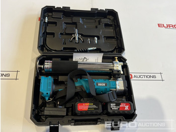 Matériel de chantier Boss 21 Volt Lithium Battery Cordless Grease Gun, 2 Batteries, Charger, Case, Shoulder Strap, Extension Pieces and Fittings: photos 2