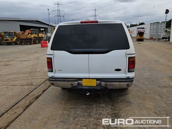 Voiture Ford Excursion: photos 4