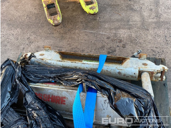 Matériel de chantier Pallet of Parts (2 of): photos 5 Matériel de chantier Pallet of Parts (2 of): photos 5
