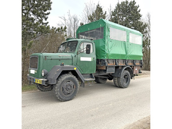 Camion à rideaux coulissants IVECO Magirus