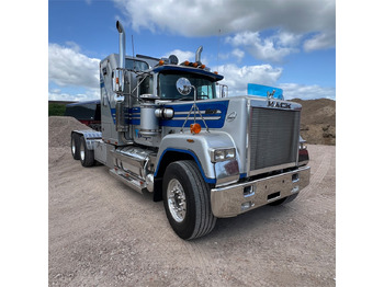 Tracteur routier MACK