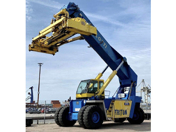 Reach stacker