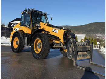 Chargeuse sur pneus télescopique JCB TM320