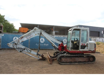 Pelle sur chenille TAKEUCHI TB175
