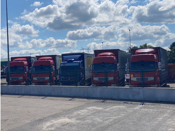 Camion à rideaux coulissants RENAULT