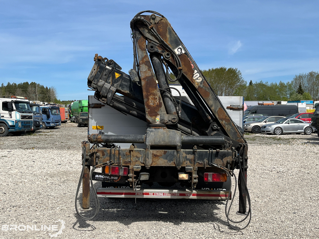 2000 Volvo FL220 4x2 + Hiab 102-4 - Camion plateau, Camion grue: photos 5 2000 Volvo FL220 4x2 + Hiab 102-4 - Camion plateau, Camion grue: photos 5