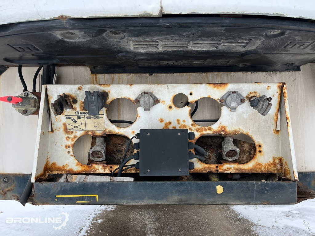 2003 KRONE SDR 27 Refrigerator semi trailer - Semi-remorque frigorifique: photos 5 2003 KRONE SDR 27 Refrigerator semi trailer - Semi-remorque frigorifique: photos 5