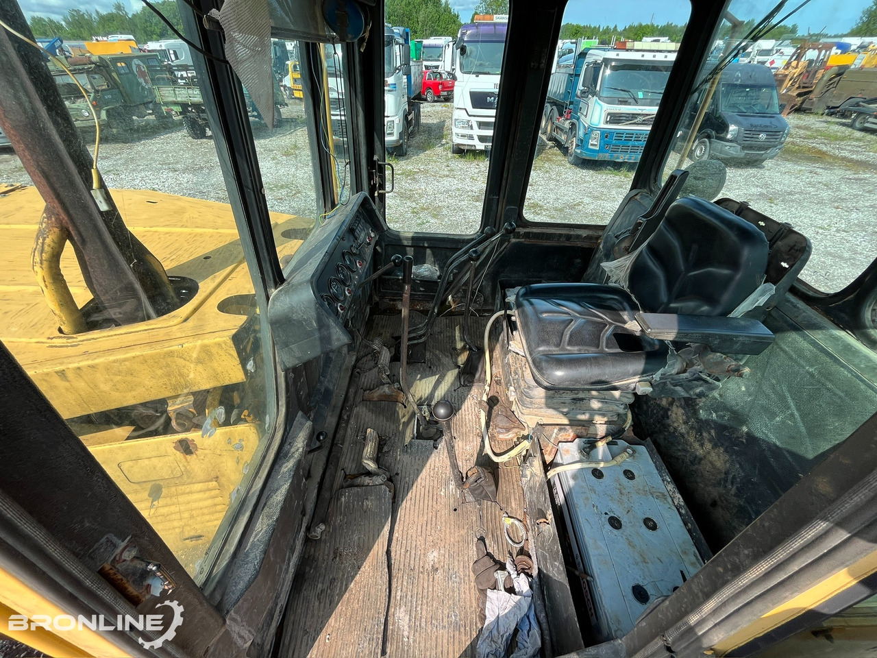 Bulldozer 2006 T10M B10M Buldozer/Buldooser: photos 25 Bulldozer 2006 T10M B10M Buldozer/Buldooser: photos 25