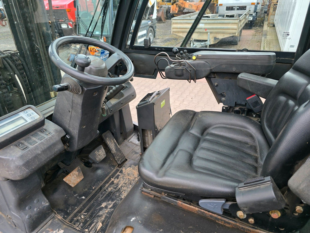 Nissan 30 YG1D2A30Q Stapler Frontstapler drehbare Gabe - Chariot élévateur diesel: photos 5 Nissan 30 YG1D2A30Q Stapler Frontstapler drehbare Gabe - Chariot élévateur diesel: photos 5