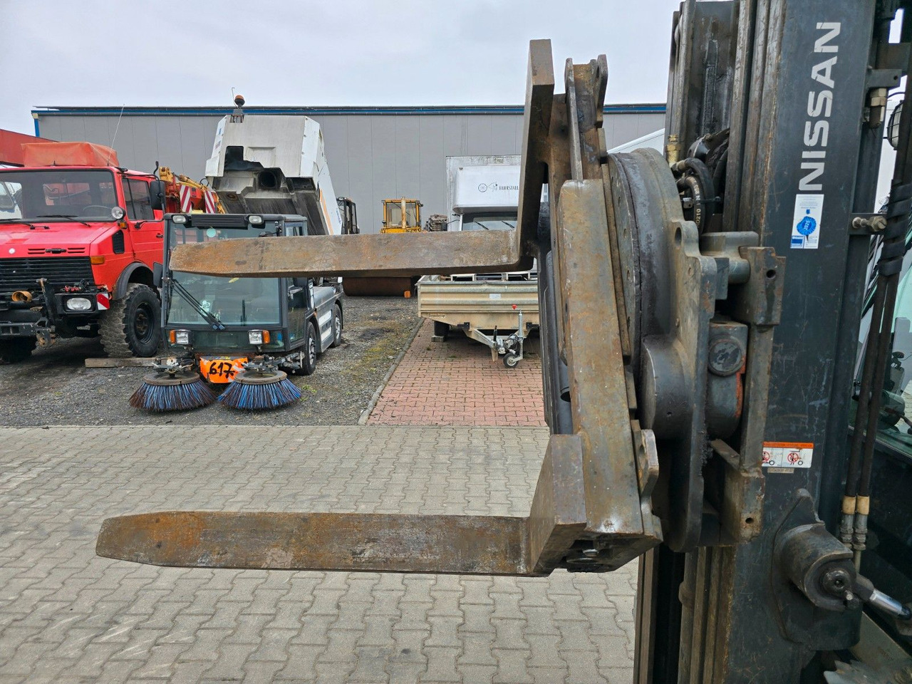 Nissan 30 YG1D2A30Q Stapler Frontstapler drehbare Gabe - Chariot élévateur diesel: photos 4 Nissan 30 YG1D2A30Q Stapler Frontstapler drehbare Gabe - Chariot élévateur diesel: photos 4