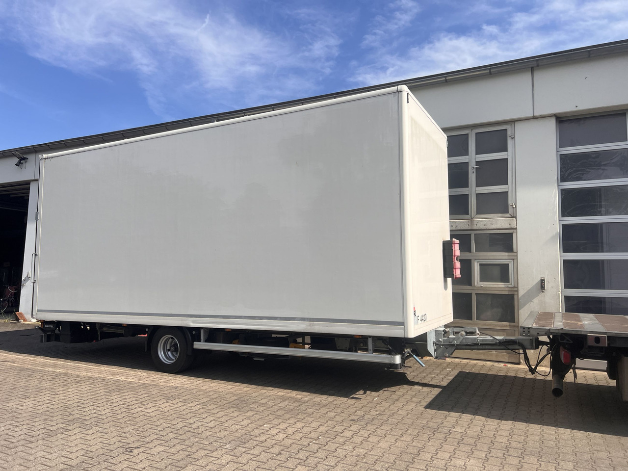 Ackermann Z-KA-F10.5/7,5 1 Achs Kofferanhänger mit Ladebordwand 10,5 t GG - Remorque fourgon: photos 3 Ackermann Z-KA-F10.5/7,5 1 Achs Kofferanhänger mit Ladebordwand 10,5 t GG - Remorque fourgon: photos 3