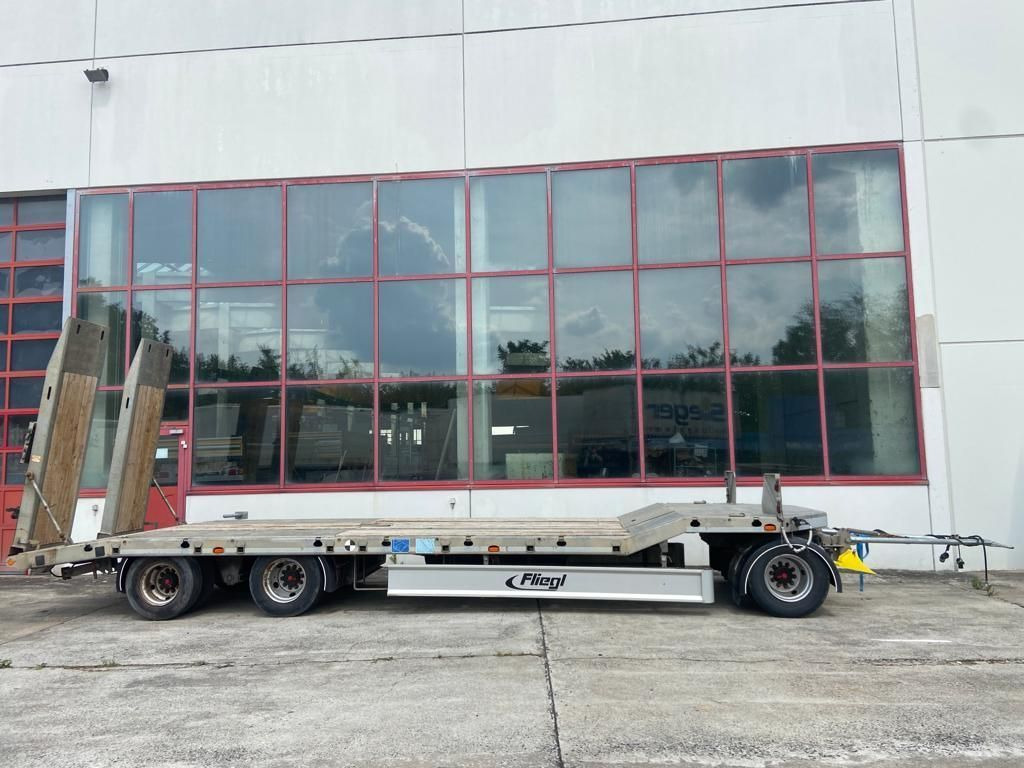 Fliegl 3 Achs Tiefladeranhänger - Remorque porte-engin surbaissée: photos 3 Fliegl 3 Achs Tiefladeranhänger - Remorque porte-engin surbaissée: photos 3